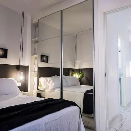 The Black House In 아파트 아데제