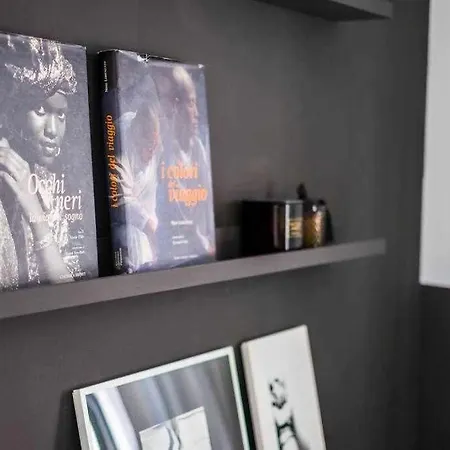 The Black House In Apartment *