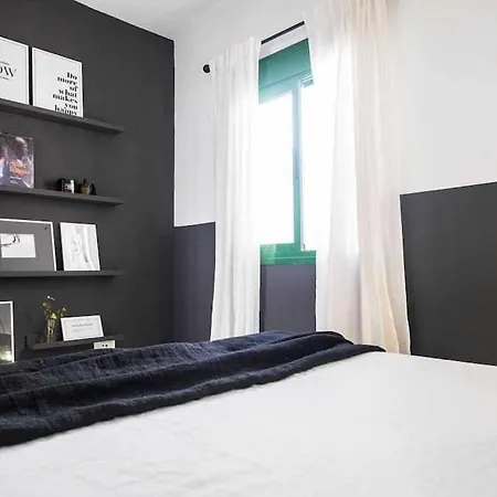 Apartment The Black House In *
