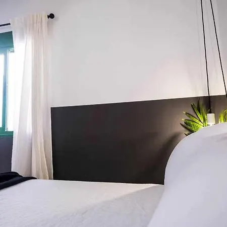 아파트 The Black House In 아데제